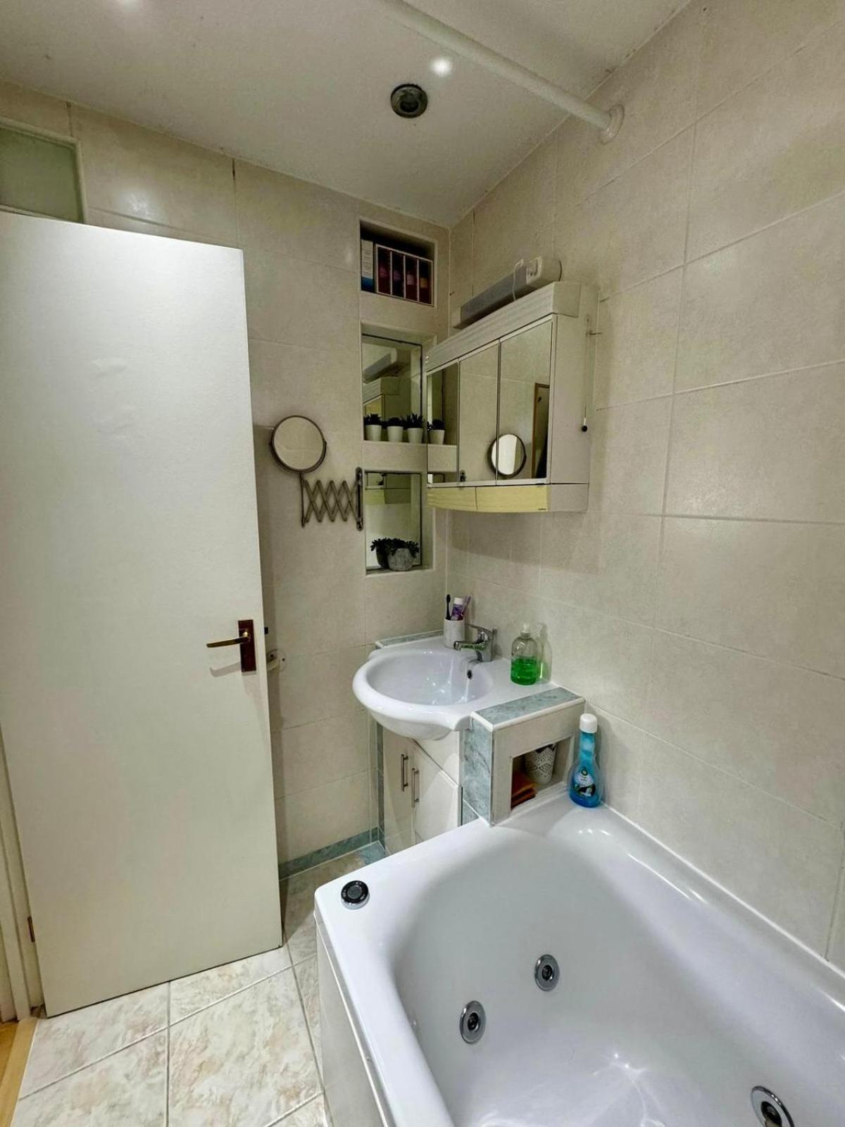 Amazing En-Suite Apartment In Finchley Central Londres Exterior foto